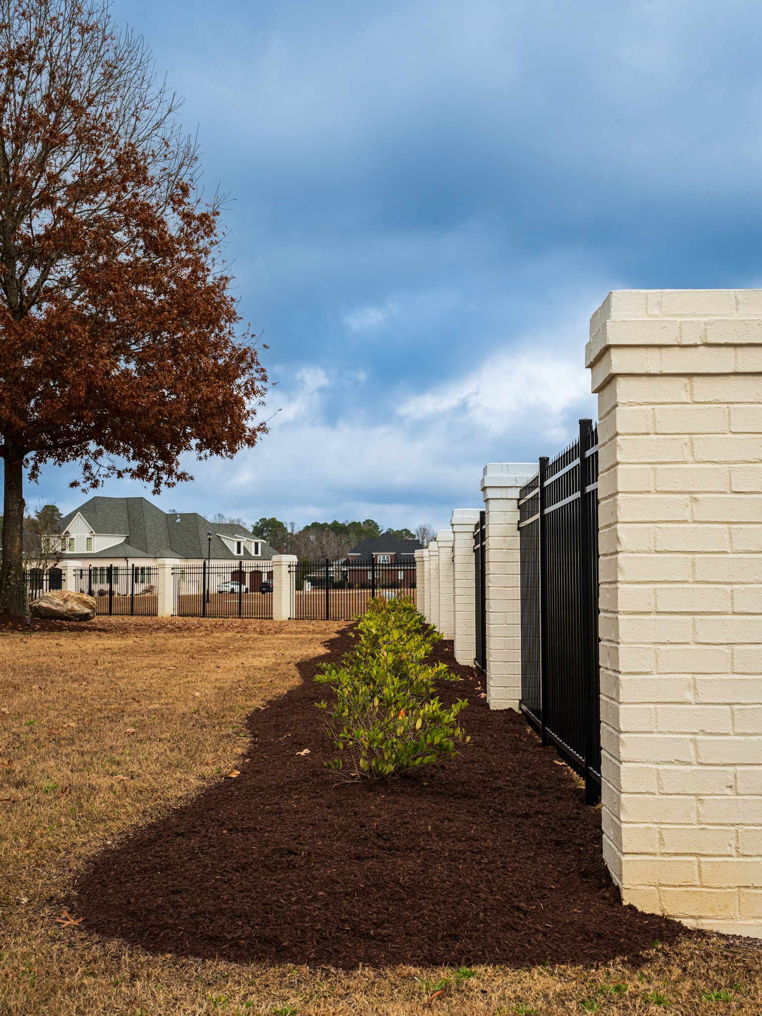 Autumn Lakes residence — overview at golden hour.